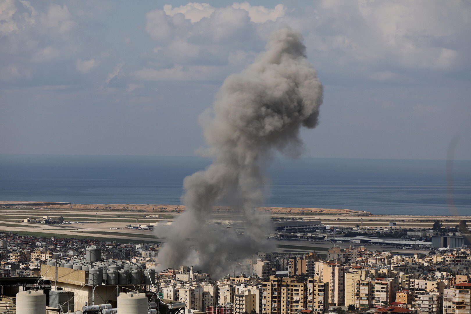 صورة توضيحية - “هل استهدفت السفير الإيراني؟”.. هيئة البث الإسرائيلية تكشف معلومات عن غارة “رامادا” ببيروت