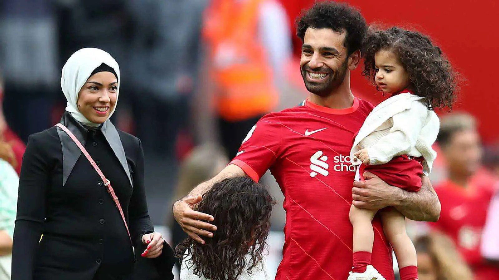 صورة توضيحية - محمد صلاح يخطف الأضواء ويثير التكهنات ب مع ابنته