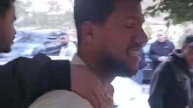 مصر.. لـ”زبون” يرفض دفع ثمن الطعام وي العامل وهو يبكي يثير غضب المصريين