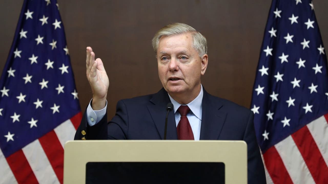 صورة توضيحية - ملياردير عربي يسحق سيناتورا أمريكيا برسالة "موجعة"