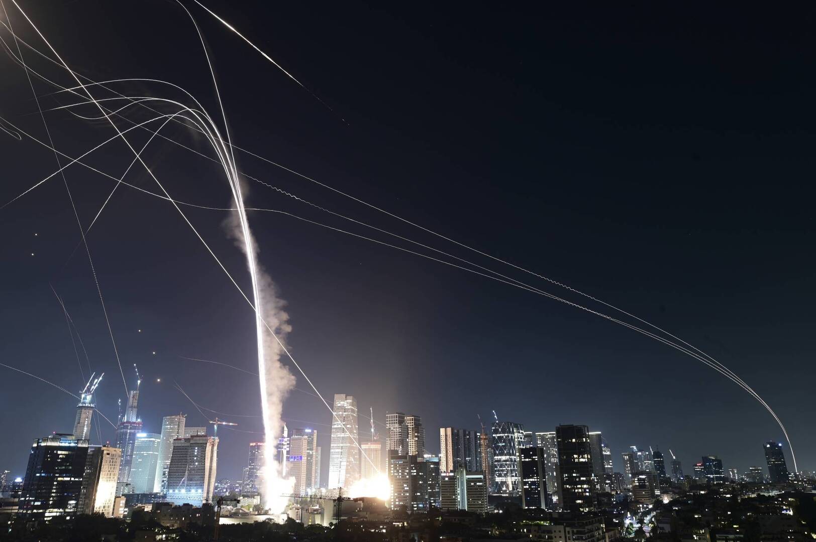 صورة توضيحية - مطعم “كباب” مصري يثير عاصفة غضب في إسرائيل لاستخدام لقطات القصف الإيراني للترويج لـ”المشاوي”