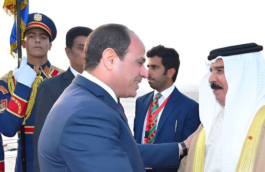 السيسي يجري زيارة مفاجئة للبحرين وسط هجمات إيرانية