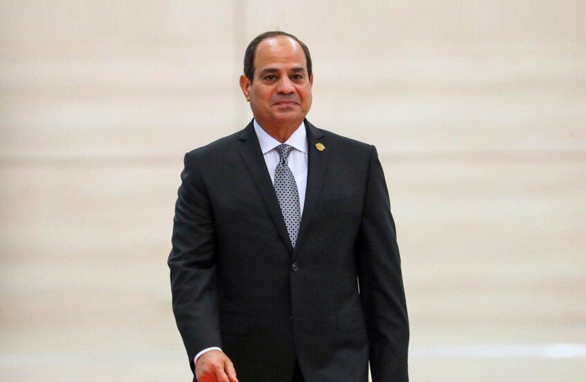 الجو ملغم.. دعاء لخطيب العيد في حضور السيسي يثير جدلا واسعا بسبب إيران