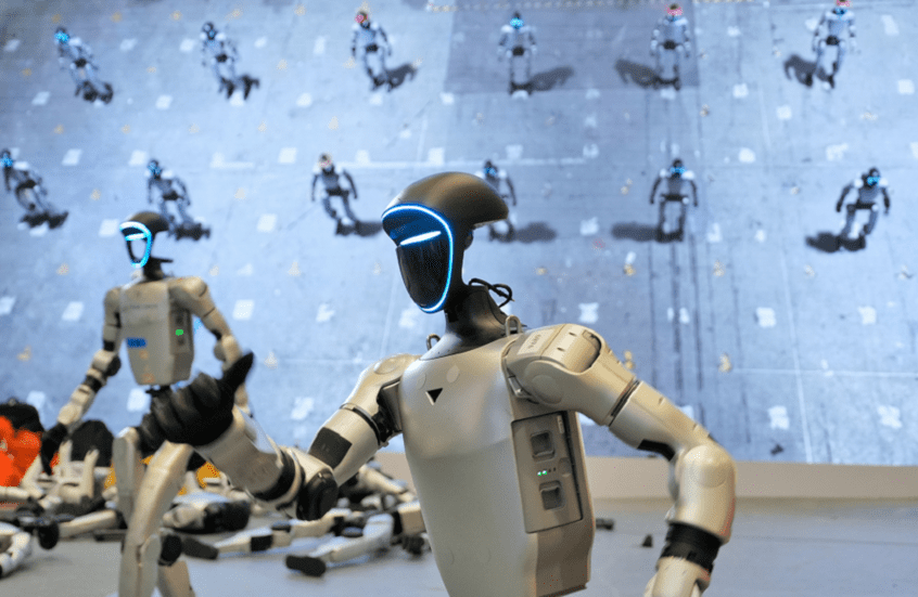 لحظة صادمة.. روبوت يخرج عن السيطرة ويصفع طفلا على وجهه (فيديو)