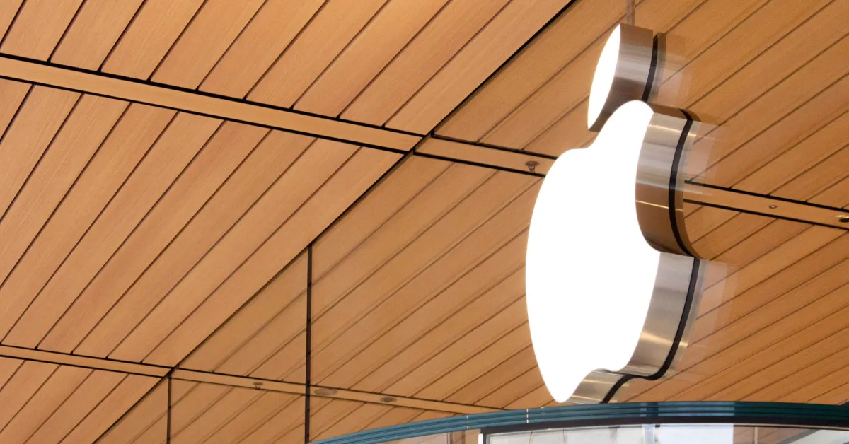 صورة مميزة: يعبر عمدة بالتيمور عن دعمه لعمال Apple Towson