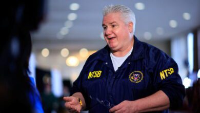 صورة توضيحية - يقول البيت الأبيض إن عضو NTSB تود إنمان تم طرده بسبب سوء السلوك المزعوم وهو ما ينفيه