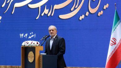 صورة توضيحية - يعتذر الرئيس الإيراني عن الضربات التي استهدفت الدول المجاورة حتى مع استهداف صواريخها وطائراتها بدون طيار مدنها