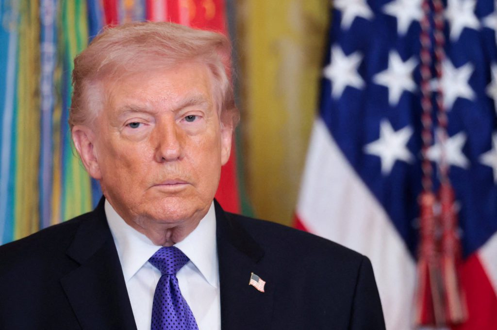 صورة توضيحية - شاهد البث المباشر ترامب يعقد مؤتمرًا صحفيًا للإجابة على الأسئلة المتعلقة بإيران