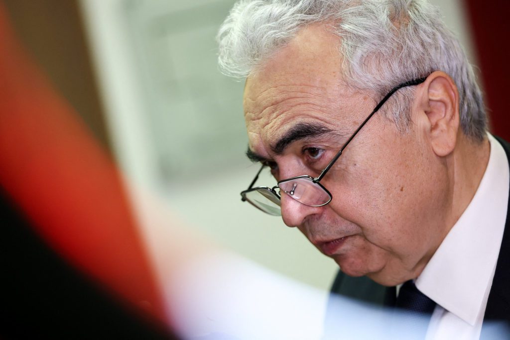 صورة توضيحية - وكالة الطاقة الدولية توافق على الإفراج عن حجم قياسي من احتياطيات النفط الطارئة في محاولة لتهدئة الأسعار