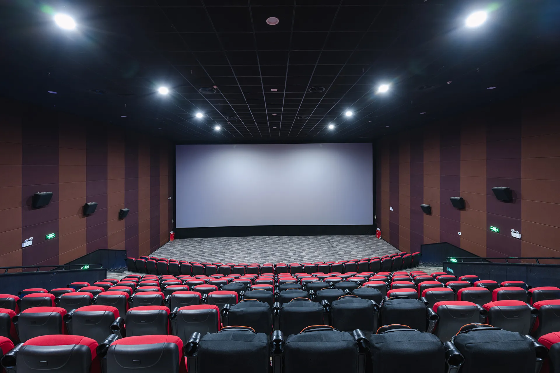 صورة توضيحية - الحرب على إيران تربك موسم السينما في الخليج وهوليود تترقب فن