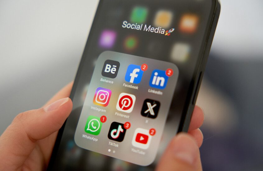 تقرير السعادة العالمي 2026 يكشف تطبيقات التواصل الأكثر تأثيرا على الصحة النفسية