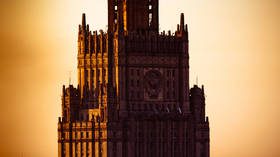 روسيا تطالب بولندا بالإفراج عن عالم الآثار الشهير