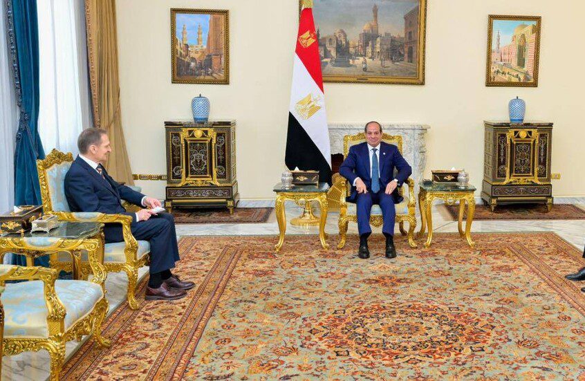 تنسيق مصري روسي رفيع المستوى.. السيسي يستقبل رئيس الاستخبارات الروسية