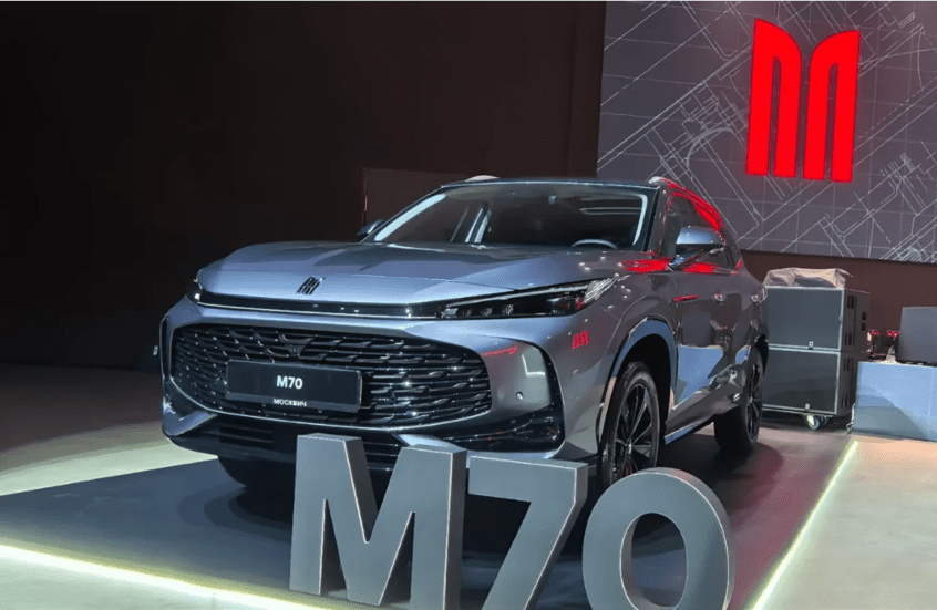 روسيا تزيح الستار عن سيارات 