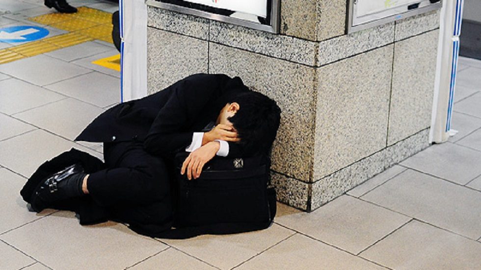 صورة توضيحية - حتى التحية العابرة مهمة!.. دراسة تكشف تأثير التواصل الاجتماعي على الصحة
