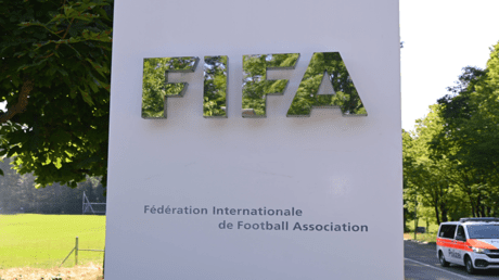 الفيفا يمنع حكام مونديال 2026 من إدارة المباريات الودية لمنتخبات كأس العالم