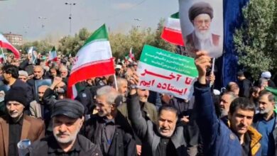 سيناتور روسي يعلق على ما فعله اغتيال خامنئي بالشعب الإيراني