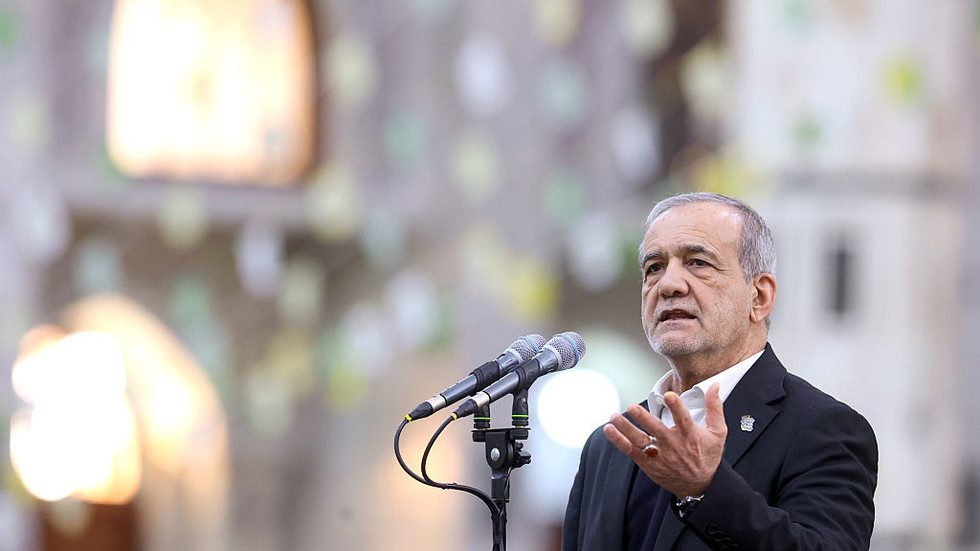 صورة توضيحية - إيران لن تهاجم الدول المجاورة بعد الآن بيزشكيان