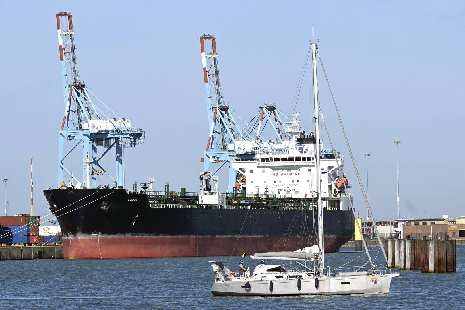 صورة توضيحية - أرامكو تحول بعض شحنات النفط مؤقتا إلى ميناء ينبع على البحر الأحمر