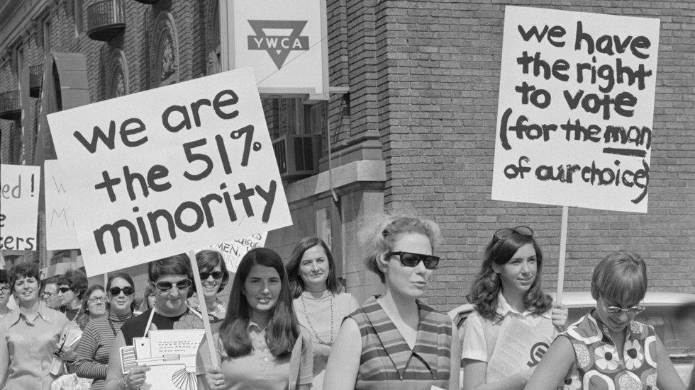 صورة توضيحية - لقد خانت النساء القويات في الغرب الحركة النسوية