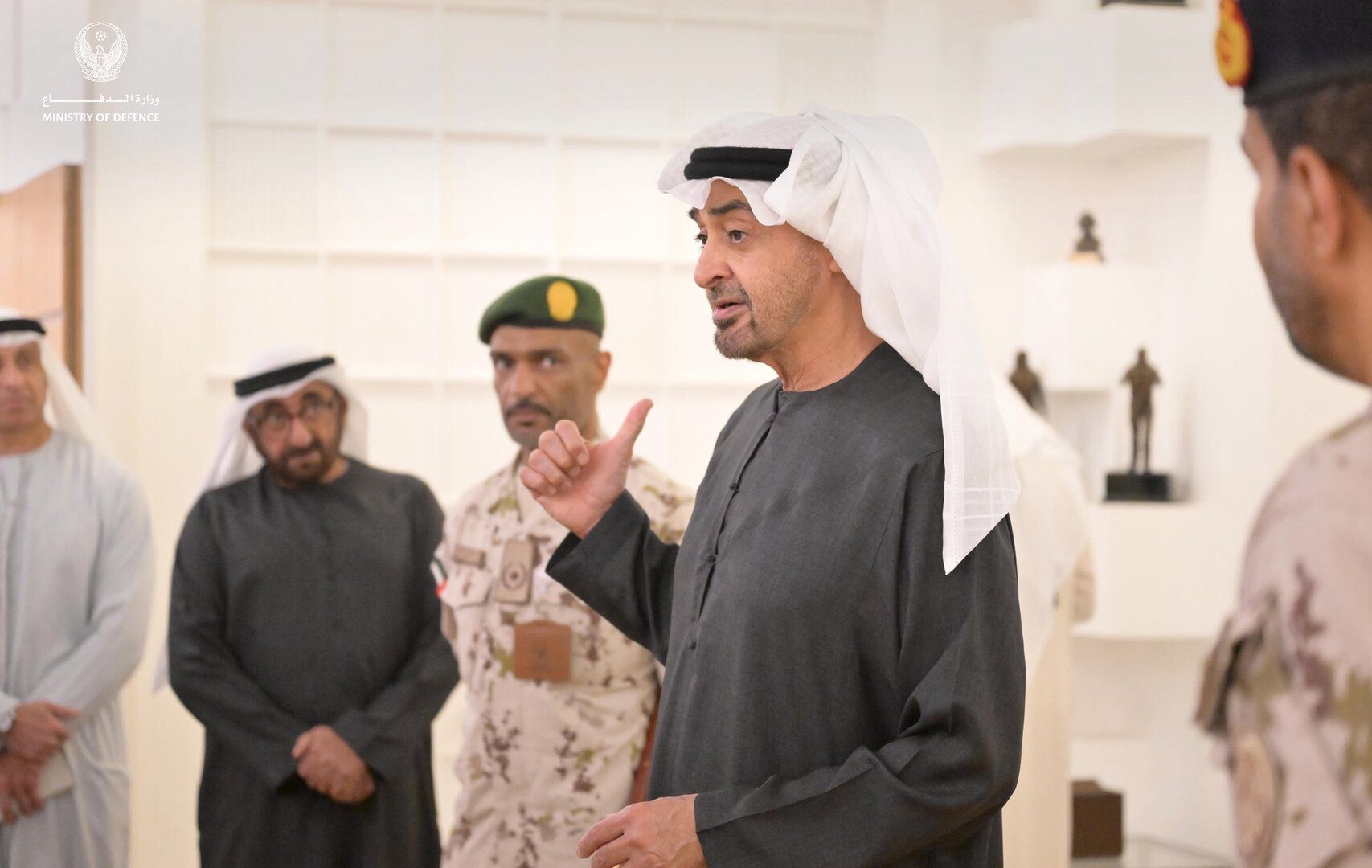 صورة توضيحية - رئيس الإمارات يتفقد وزارة الدفاع ()