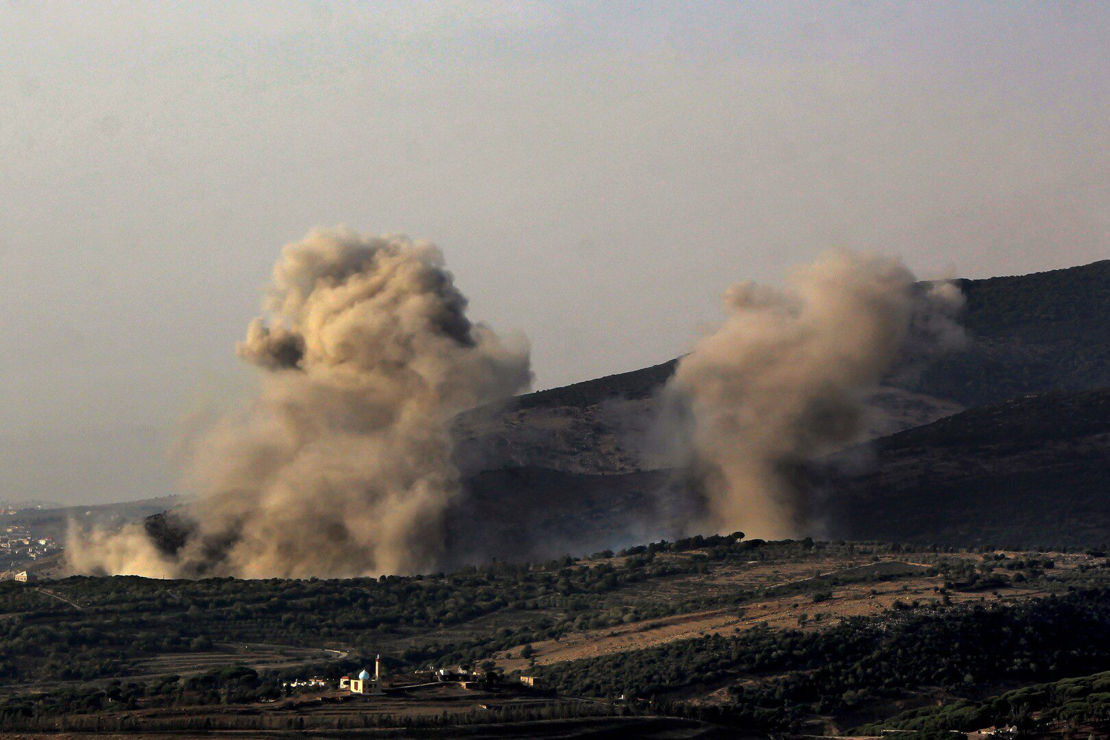 صورة توضيحية - “هيومن رايتس ووتش” تتهم إسرائيل باستخدام الفوسفور الأبيض في لبنان