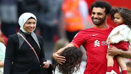 محمد صلاح يخطف الأضواء ويثير التكهنات ب مع ابنته