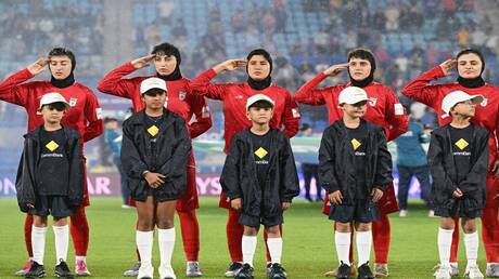بعد وصفهن بـ”الخائنات”.. انباء عن “هروب” لاعبات من منتخب إيران للسيدات
