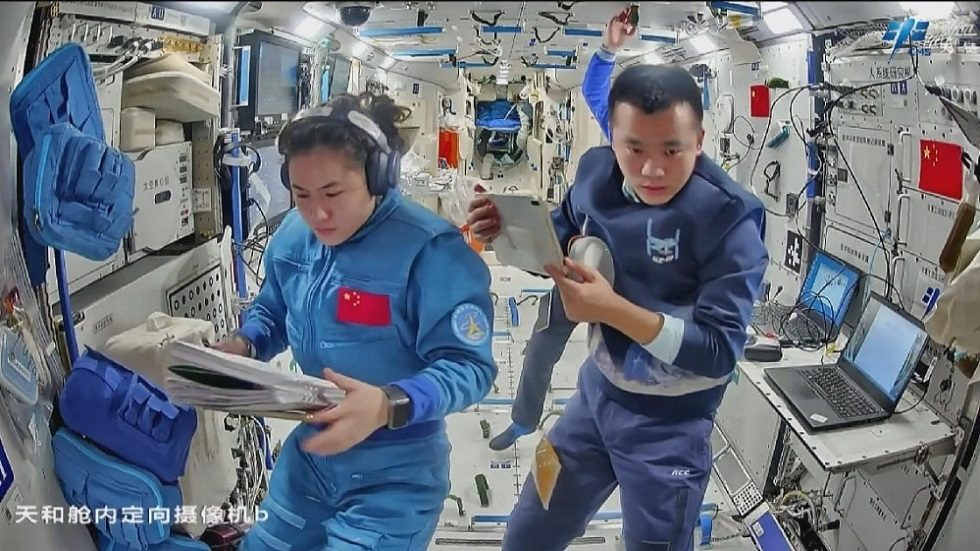صورة توضيحية - طاقم محطة “تيانغونغ” الصينية يدرس وظائف دماغ الإنسان في الفضاء