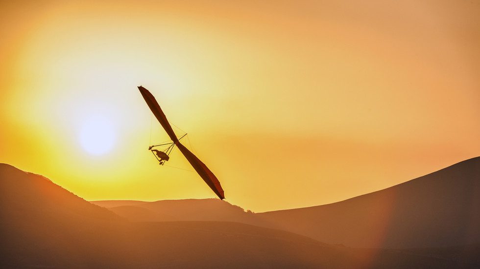 صورة توضيحية - مراوغ أوكراني يهرب من الجبل بالطائرة ()