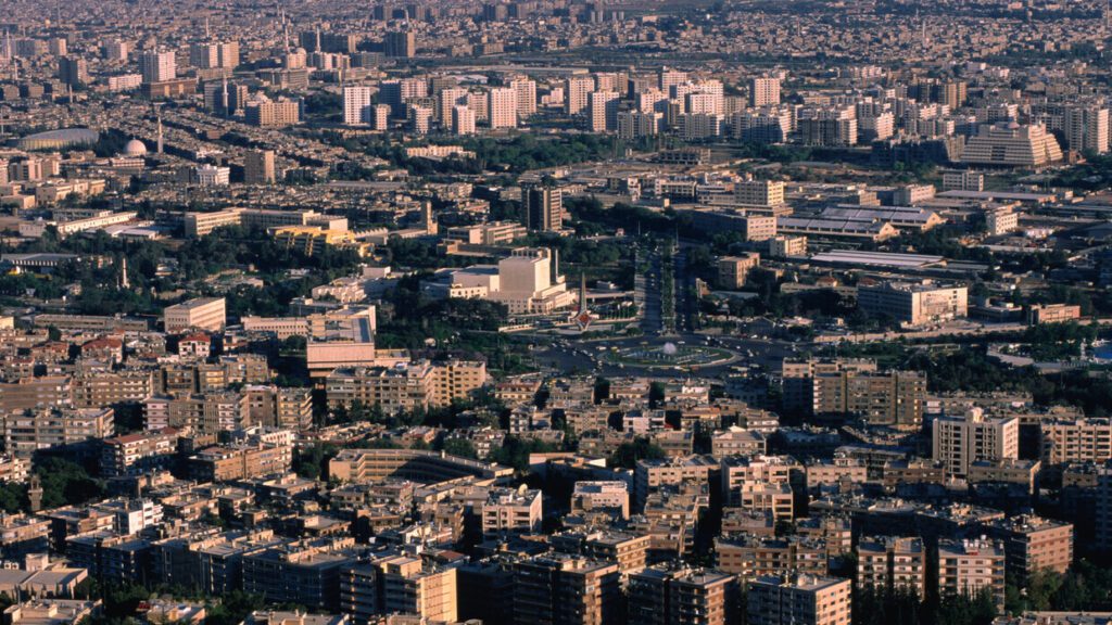 سوريا.. تعيين قائد وحدات حماية الشعب الكردية نائبا لوزير الدفاع