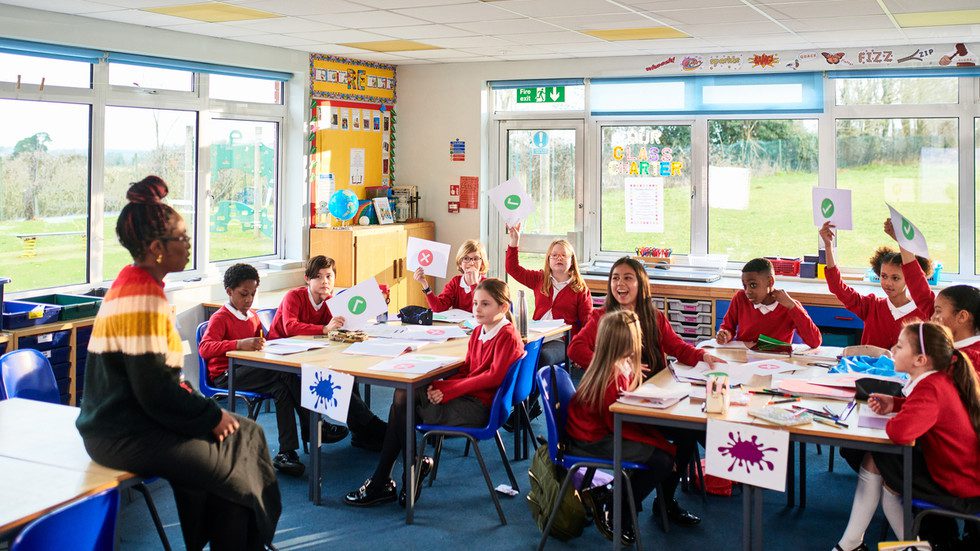 حذرت المدارس البريطانية من أن رسومات الأطفال قد تكون تجديفًا في ظل الإسلام