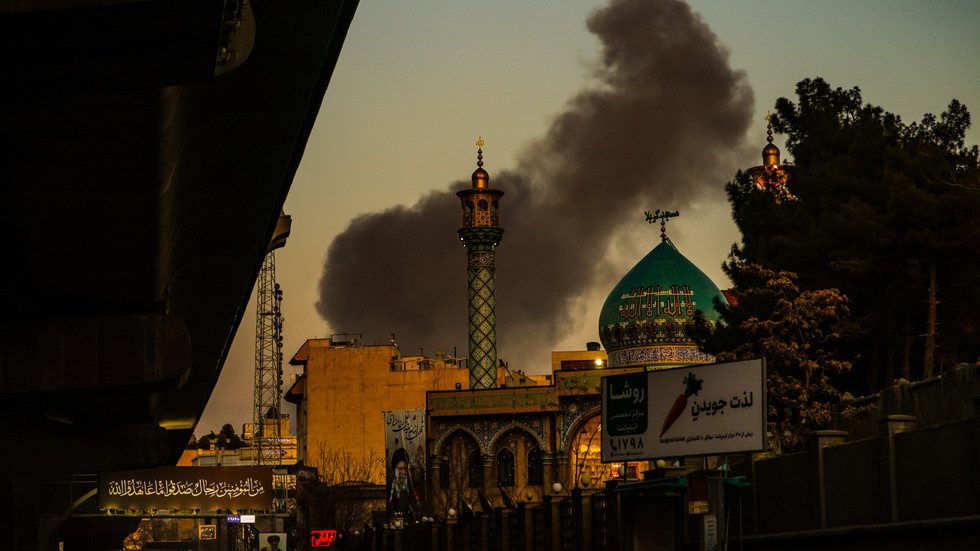 صورة توضيحية - الحرب على إيران يمكن أن تعيد تشكيل العالم