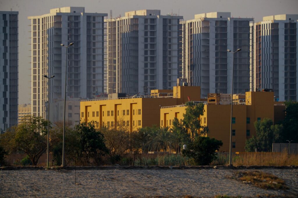 السفارة الأمريكية لدى العراق إيران قد تخطط لهجمات على البنية التحتية الأمريكية للطاقة