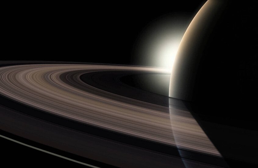 العلماء الروس يكتشفون سر ثوران الينابيع الحارة على أحد أقمار زحل