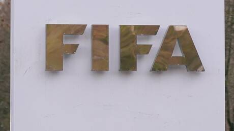 دليل لتعليم أولياء أمور اللاعبين.. “فيفا” يحظر تقاضي عمولات تمثيل اللاعبين وسقف مالي للأتعاب