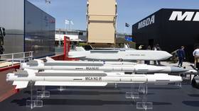 تناقص المخزونات وارتفاع التكاليف: يكافح حلفاء الولايات المتحدة لاحتواء الهجمات الإيرانية