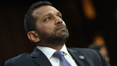 مدير "إف بي آي" يعترف بشراء بيانات مواقع الأمريكيين دون أمر قضائي