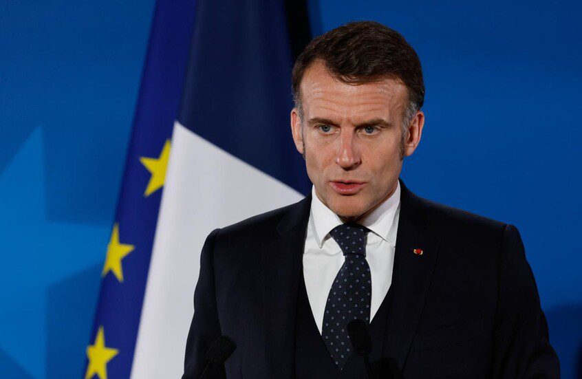 ماكرون يندد بمنع بطريرك اللاتين في القدس من دخول كنيسة القيامة