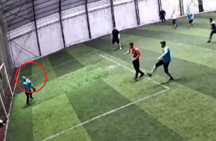 مأساة على أرضية الملعب.. حارس مرمى هاو يفارق الحياة بعد اصطدام الكرة بصدره