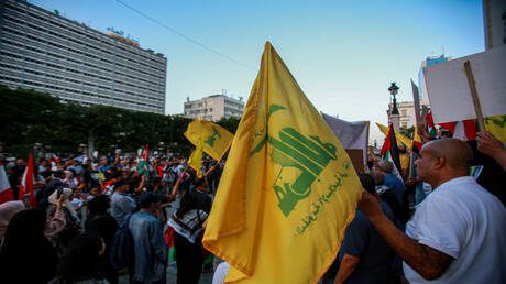 “حزب الله”: سنجبر الحكومة اللبنانية على التراجع عن قرار حظر أنشطتنا العسكرية “حزب الله”: سنجبر الحكومة اللبنانية على التراجع عن قرار حظر أنشطتنا العسكرية