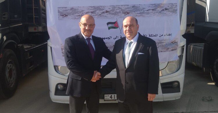 صورة توضيحية - السفير الأردني خلال استقباله قافلة مساعدات من الأردن واجبنا الوقوف إلى جانب اخواننا اللبنانيين