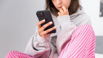يفهم العلماء لماذا يعض الكثير من الناس أظافرهم