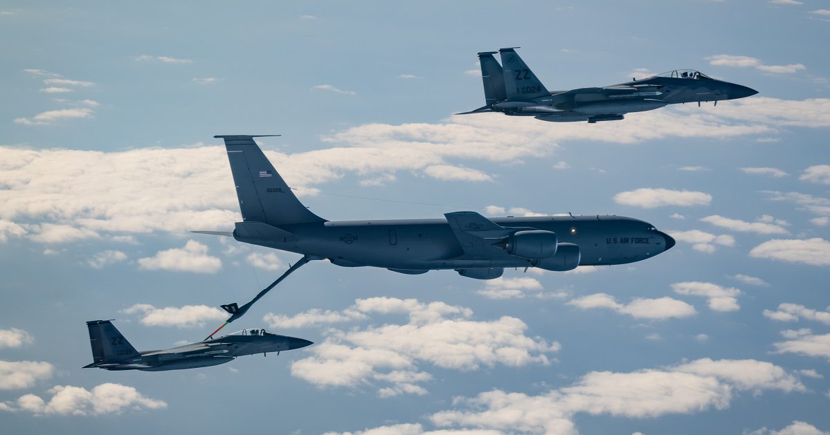 مقتل أربعة طيارين أمريكيين في تحطم طائرة KC-135 في العراق