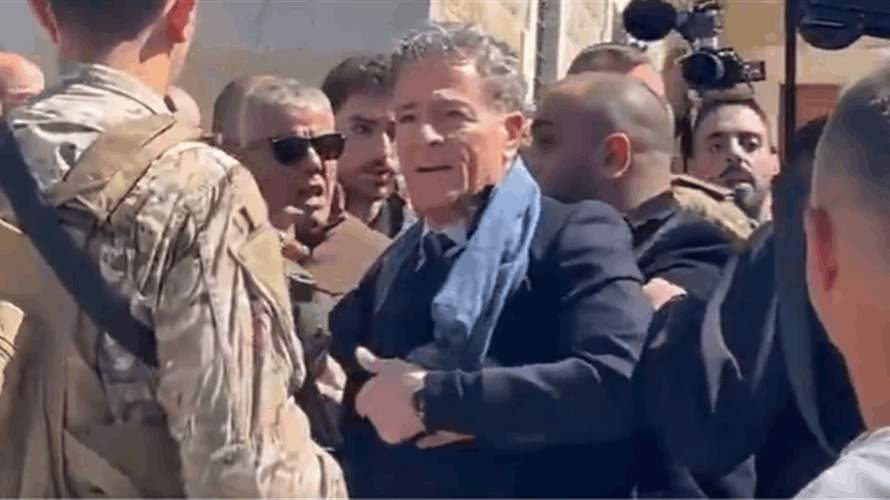 صورة توضيحية - أهالي بلدة القليعة يطردون النائب الياس جرادي أثناء تقديمه واجب العزاء بالأب بيار الراعي #عاجل