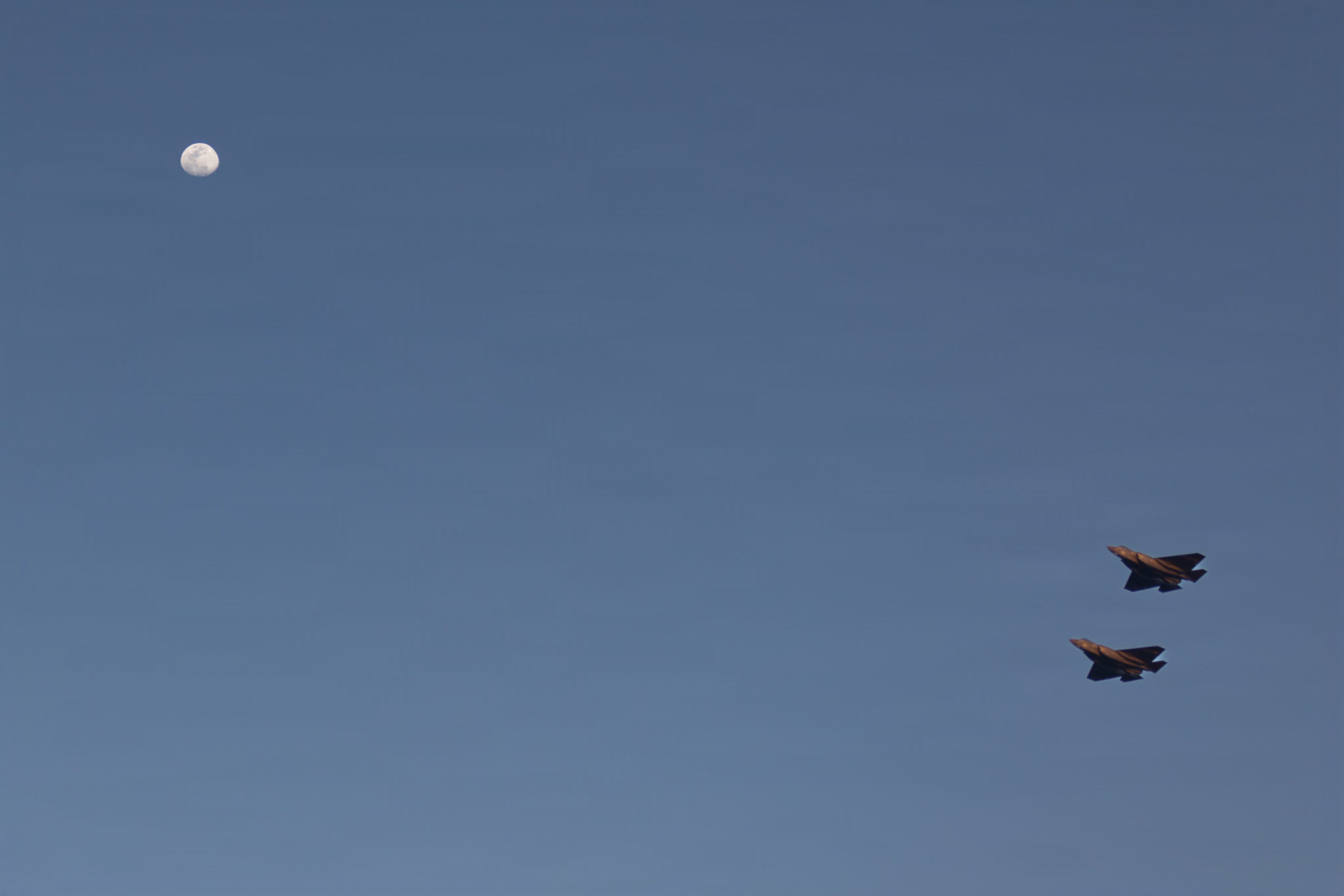 إسرائيلية من طراز F 35 تحقق أول عملية قتل لمقاتلة مأهولة في إسقاط طائرة ياك 130 الإيرانية