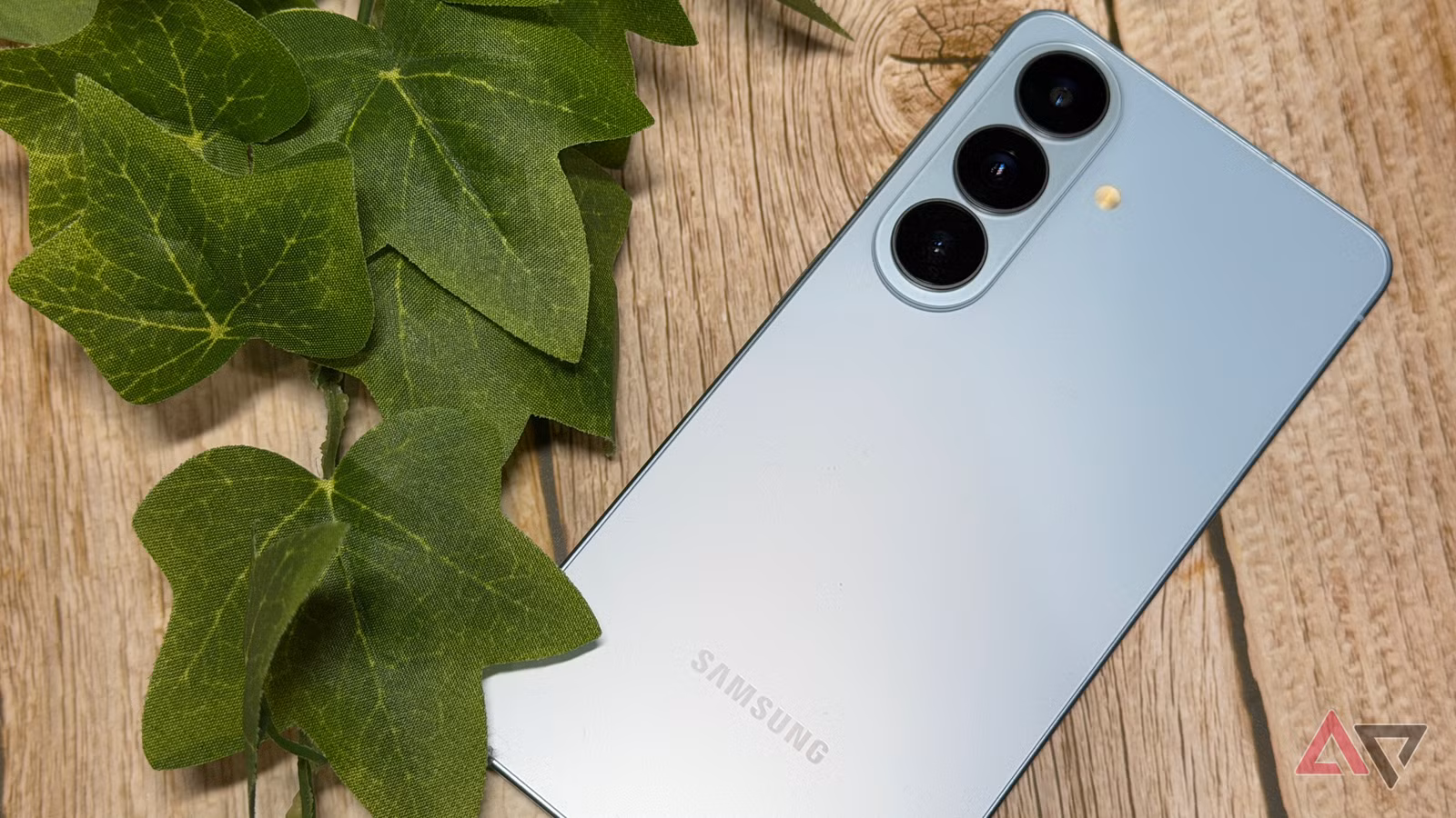 Galaxy S26 هو الهاتف الرائد المدمج الذي أردته تقريبًا