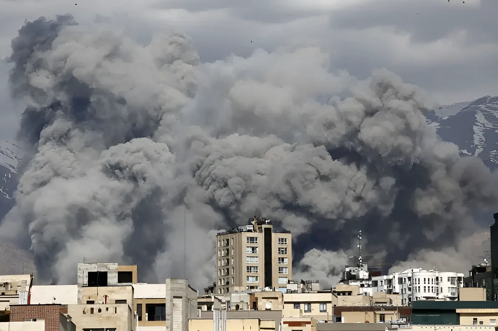 صورة توضيحية - العدوان على إيران.. من يدفع الثمن؟