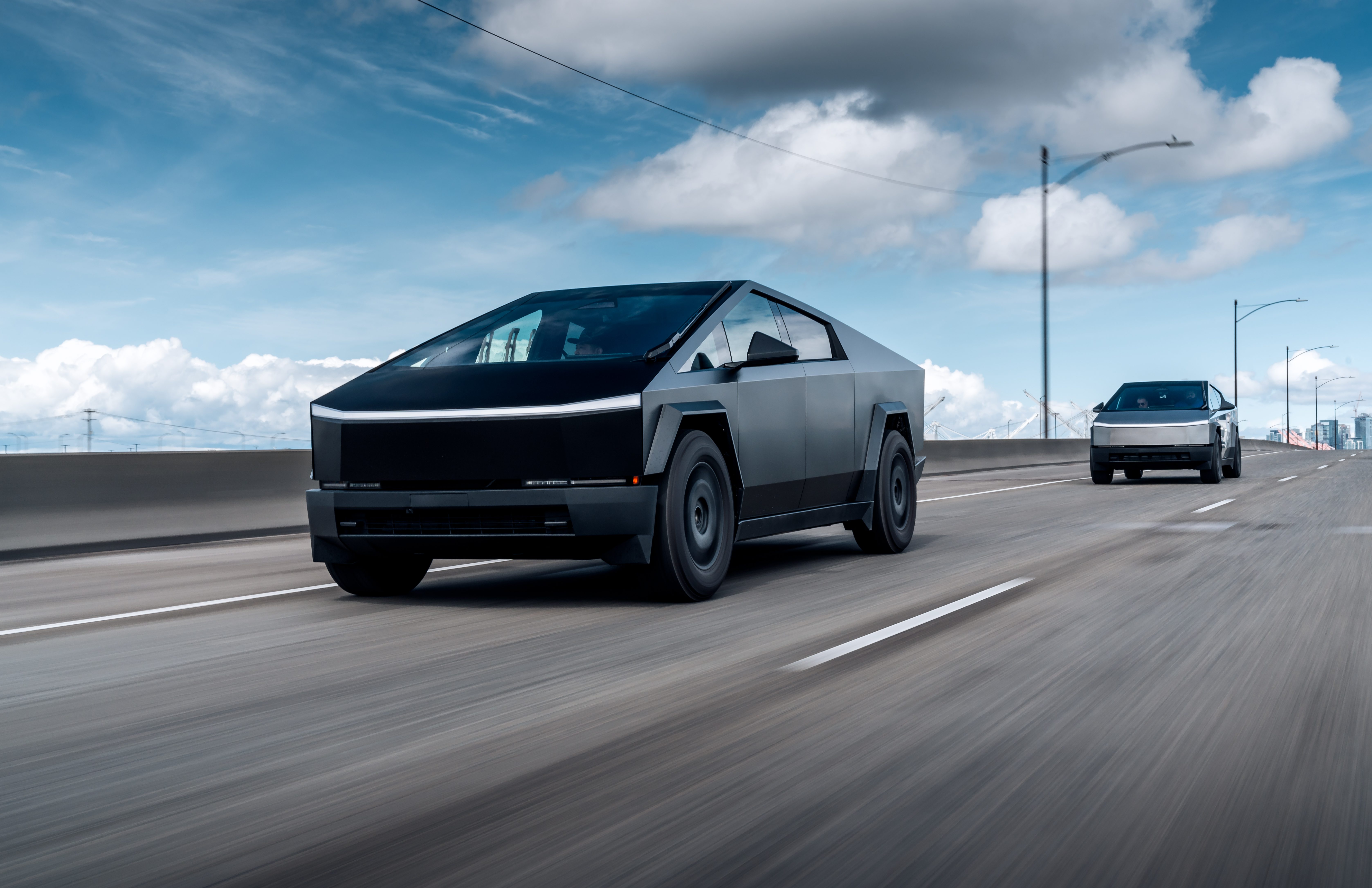 قد تكون سيارة Tesla Cybertruck خاطئة بالنسبة للبعض. هل يمكن أن يكون ذلك مناسبًا لساحة المعركة؟
