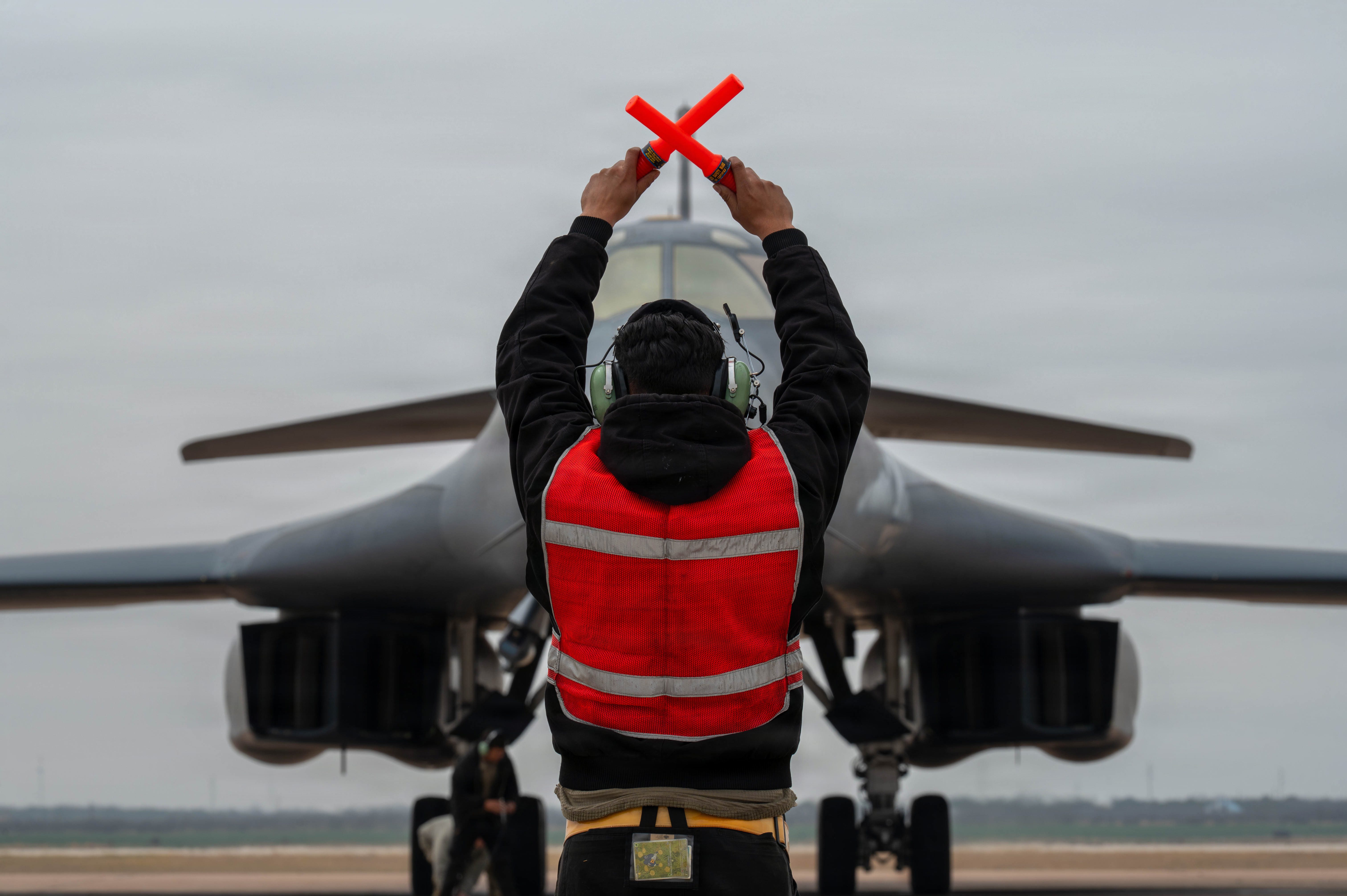 وصول طائرات B 1B Lancers الأمريكية إلى سلاح الجو الملكي البريطاني في فيرفورد مع تكثيف الضربات على إيران
